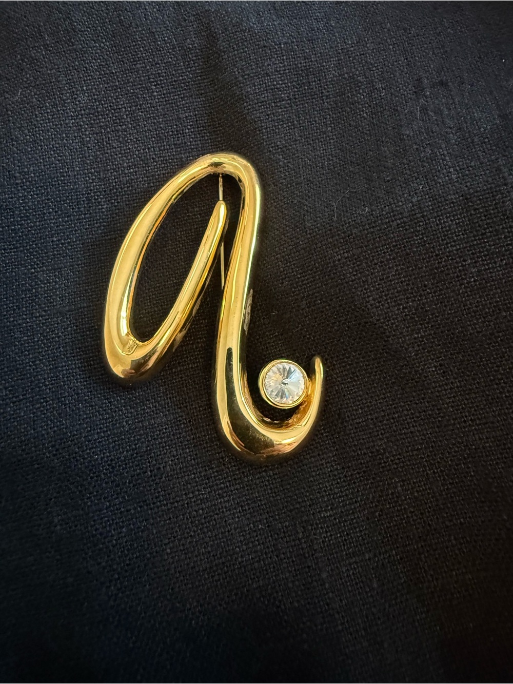 Vintage Gold Tone Abstract Swirl Brooch With Clear Rhinestone Accent 2.5”X1.25”